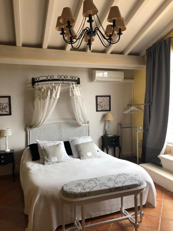 Entre Vignes Et Dentelles Hotel Courthezon Bagian luar foto