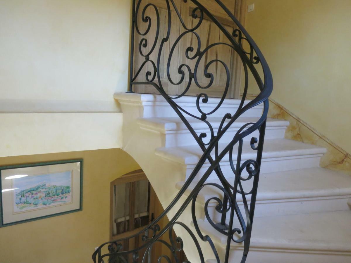 Entre Vignes Et Dentelles Hotel Courthezon Bagian luar foto